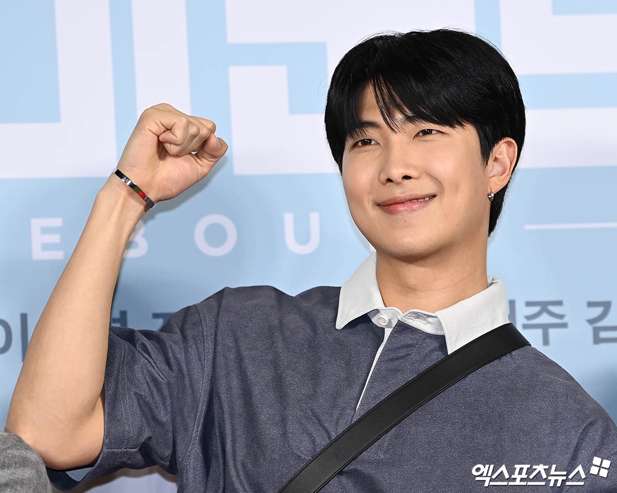 kiss_seven7's tweet photo. — El día de hoy #NAMJOON de BTS asistió a la VIP premiere de la película 'Rebound'.

Más fotos y videos [↓] https://t.co/4DqE35VDcV
