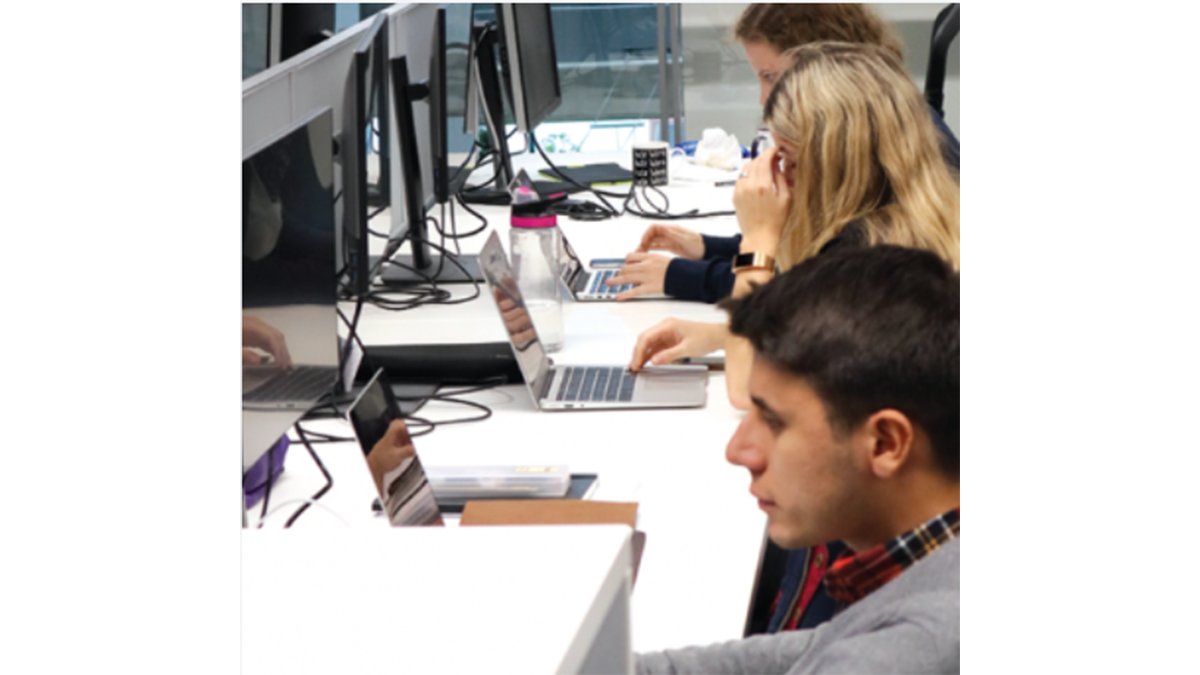 EPCCed's tweet photo. Come to EPCC this summer! 
We're running a new residential 5wk Summer School in HPC for UK undergrads. The School is supported by @ARCHER2_HPC  and @SoftwareSaved .
Applications now open: https://t.co/1Mvh6Hk0uT

@BayesCentre @ColSciEng @UoEDigiSkills
@DRS_UoE https://t.co/KxBXyFMG1t