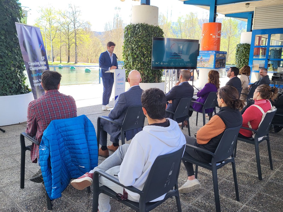 govpirineuiaran's tweet image. Presentació amb la #consellera de la Presidència @LauraVilagra de la candidatura mundial de #Piragüisme d'aigües braves a #Sort #LaSeudUrgell 2027

Una oportunitat per potenciar els recursos i infraestructures esportives del #Pirineu