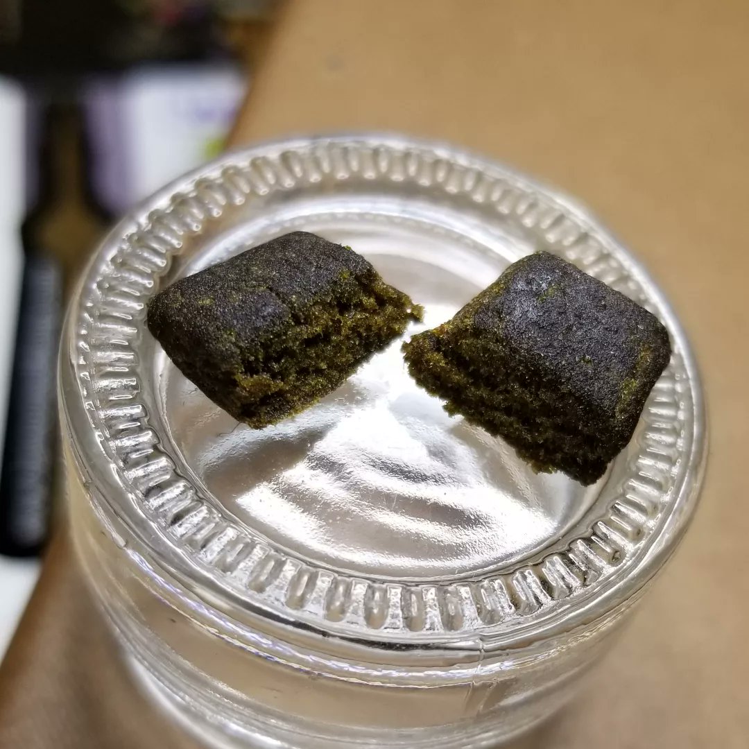 Northern_Wayz's tweet photo. Larry OG Hash - Vangyptian

I’ve never seen heads so well preserved. Only really being held together by the natural oil &amp; stickiness that surrounds each head. Consistency of the mini brick is amazing, it's almost like leaving a cookie in milk &amp; letting it saturate.
#Mmemberville https://t.co/TlmHkZXq2h