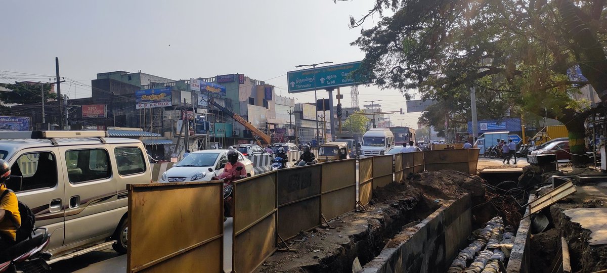 mohamed786100's tweet photo. சென்னை பாடி CTH Roadல் EBCable 
பதிப்பதற்காக மூன்று மாதங்களுக்கு முன் தோண்டப்பட்ட குழி இன்றும்வேலை முடியாமல் உள்ளது 
இதனால் வாகன போக்குவரத்து நெரிசல் மற்றும் அங்கு கடை நடத்தும் வியாபரிகளுக்கு சிரமமாக உள்ளது..!
 வேலை விரைவாக முடிக்க ஆணையிடுமாறு கேட்டு கொள்கிறோம் 
@V_Senthilbalaji https://t.co/LNVoObVxes