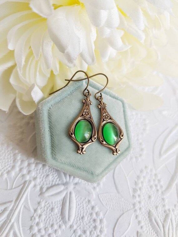 Victorian Earrings, Emerald Green Earrings, etsy.me/3jHM4uQ #greenearrings #emeraldearrings #maybirthdaygifts #bridesmaidearrings @etsymktgtool