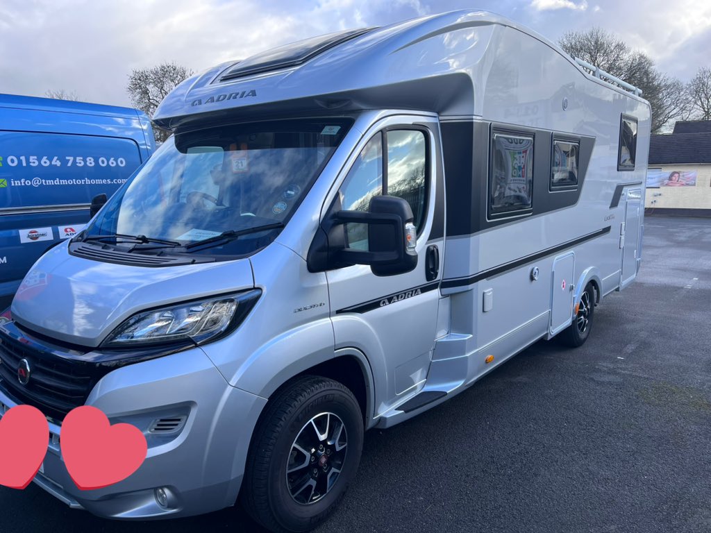 BurtieBrom's tweet photo. It’s a beautiful Monday and we have just bought a motorhome! 😎#scarednotscared #MondayMotivation #motorhomelife https://t.co/rzTHj0F6fi