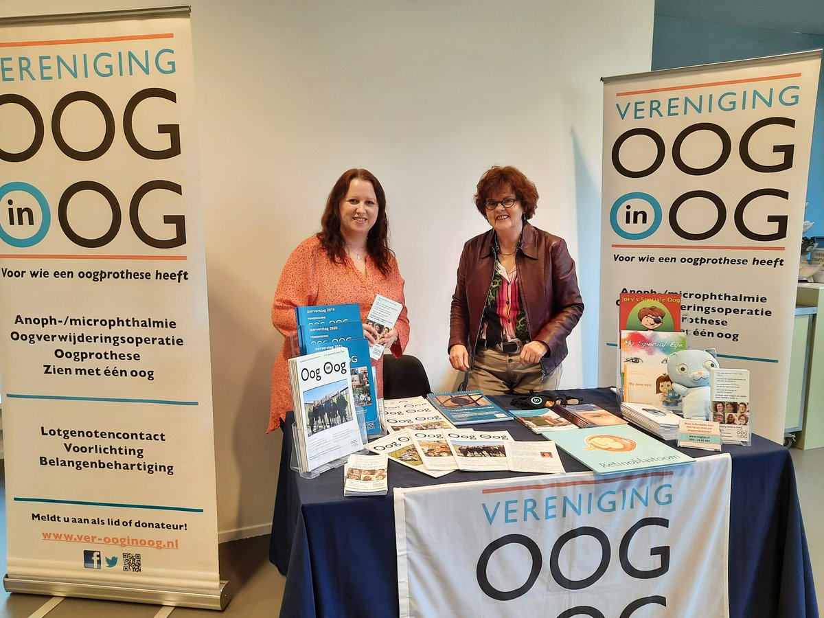 Vandaag zijn we weer on route met onze stand. Maaike en Tonnie zijn te gast bij het symposium van de Nederlandse Vereniging van Orthoptisten in Utrecht. Zij zijn daar om de #orthoptisten te vertellen over wat vereniging OOG in OOG voor mensen die zien met één oog kan betekenen