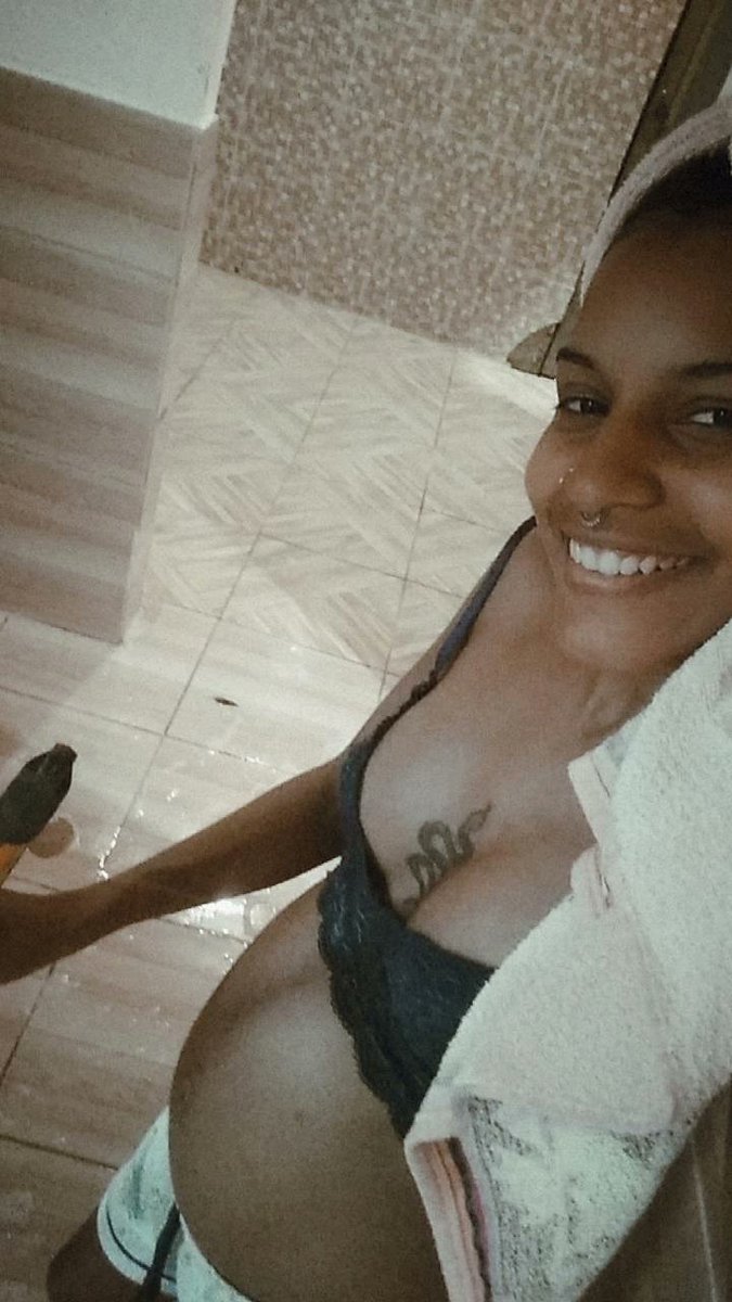 Br4baaa's tweet photo. lavando a casinha 🥂💫 https://t.co/hUeGHIMwN6