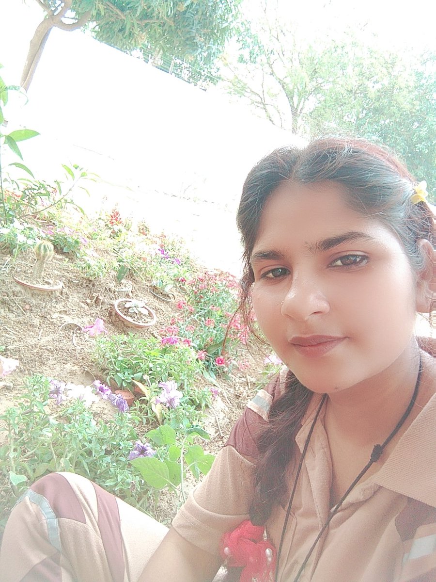 pure_soul_001's tweet photo. सँवरने की जरूरत नही हमे.....😌
Msg के रूहानी इश्क में ,❤️👑💫
हम बिखरे- बिखरे बेहद खूबसूरत लगते हैं।।
#MyWorld #MsgMeet https://t.co/TvEtGkKpzC