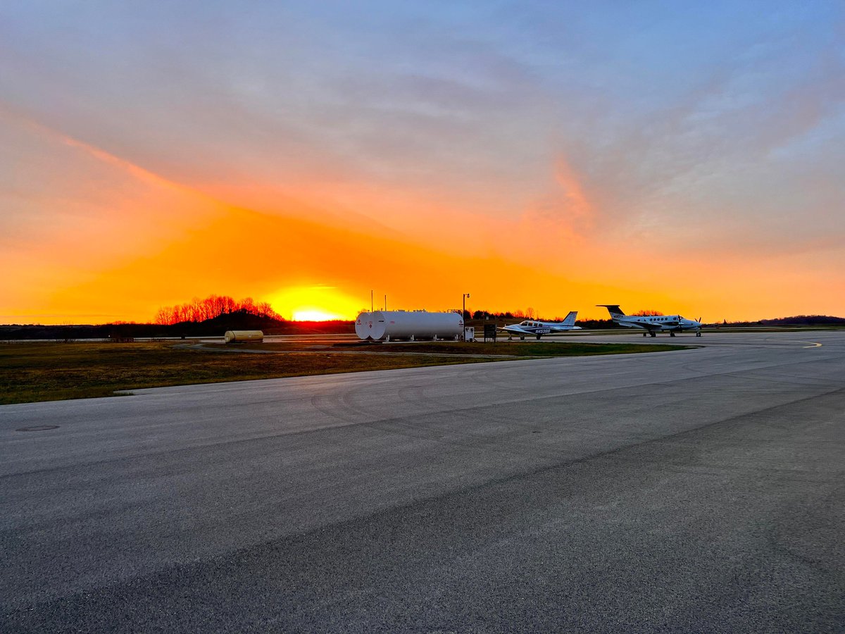 Sunrise over the Wendell H. Ford near Hazard Ky. #kywx #ekywx @mxhayden03 @brobwx @cjwxguy56 @AndrewWMBF @ChrisHallWx @cameronwymt @Kentuckyweather @thekyniche @JimWKYT @nwsjacksonky