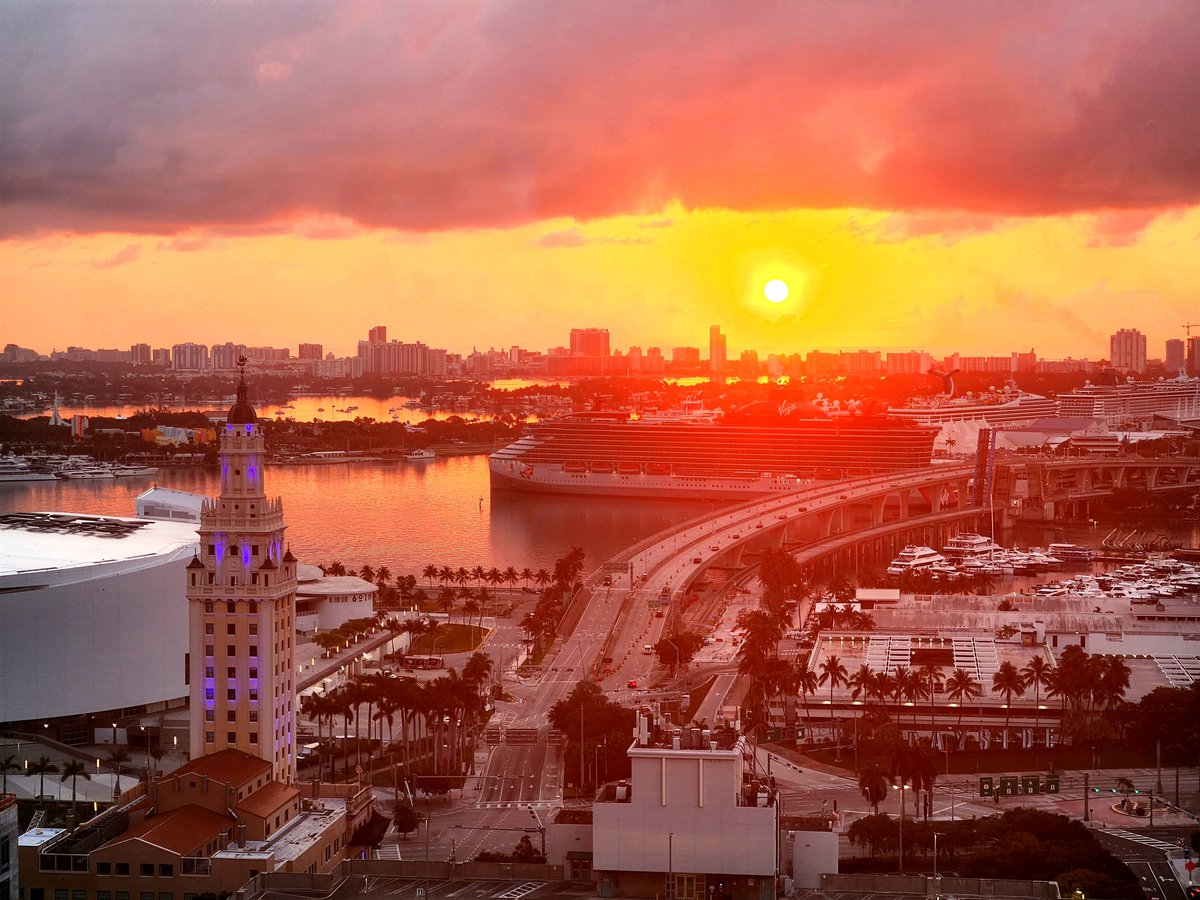 volvoshine's tweet image. Gm #Miami and happy #MiamiTechMonth y&apos;all 😎