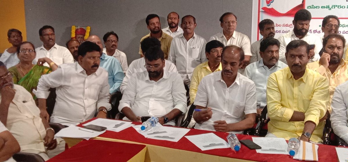 gandi_babji's tweet photo. తెలుగుదేశం పార్టీ ఆధ్వర్యంలో ఈ రోజు మన విశాఖపట్నంలో జరిగిన బి.సి ఐక్య కార్యాచరణ రౌండ్ టేబుల్ సమావేశంలో పాల్గొనటం జరిగినది. @JaiTDP @ncbn @naralokesh 

#tdp #tdpforbcs #tdpvizagsouth #gandibabji https://t.co/p39CZBGAPE