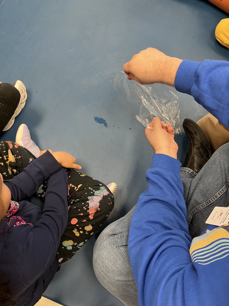 Testing materials that absorb and repel water in Science. Which material is the best for cleaning a spill? ⁦<a href="/WoolfsonRhonda/">Mrs. Woolfson’s Amazing Ones</a>⁩ ⁦<a href="/Bakersfield_PS/">Bakersfield PS</a>⁩ @danielpassof