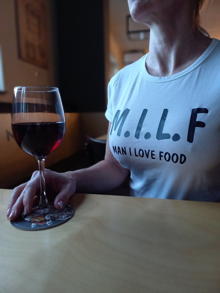 sloggi1305's tweet photo. Man I Love Food 
#MILF #annemieke #annemieke1305 #annemiekelovewine https://t.co/2L8e3XMtEC