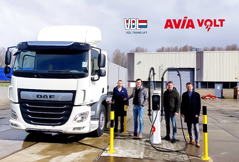 AVIAINTL's tweet photo. You can now find a new AVIA VOLT station at VDL Translift in Dorten (NL).
Thanks to @TwenteMilieu and @AVIAweghorst, VDL Translift discovered the scalable charging solution of #AVIAVOLT, which is ideal for fast charging the growing fleet of electric trucks. https://t.co/3cp4ijXURd