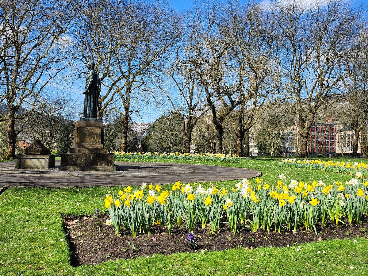 Enjoying a moment of peace in the sunshine in Ynysangharad Park before we head off to the Canaries tomorrow.... #LoveWales #LoveWhereYouLive @YourPontypridd