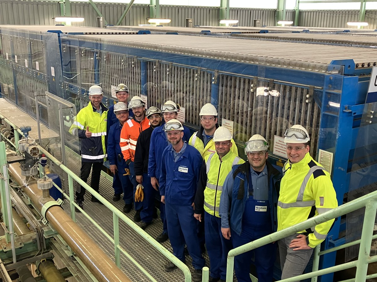 Congratulations to our team in the #Knapsack chlor-alkali electrolysis plant! This March, we reached an important milestone: 20 million metric tons of #caustic soda 50%! And did you know that #WestlakeVinnolit’s caustic soda is also available as CO2-saving #GreenVin® product?
