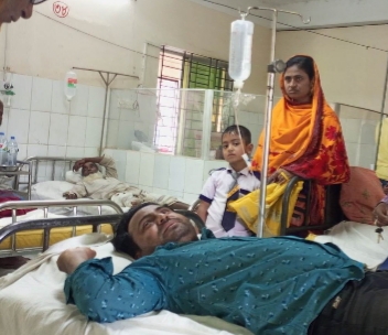 ধামইরহাটে দলিল লেখক সমিতির দু’গ্রুপের মধ্যে মারামারি: আহত ২