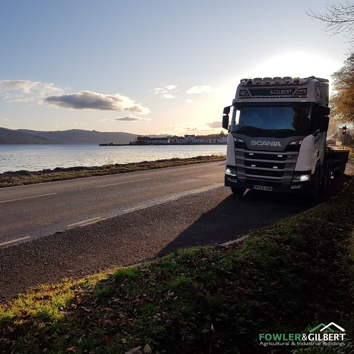 Think beyond the borders... 📷
Marcin is certainly making good head way up North this morning! Monday morning goals!

#wagon #lorry #truck #trucker #artic #haulage #delivery <a href="/scaniauk/">Scania UK</a> #lorrydriver #wagondriver #scania #landscape #nature #photography #lake #loch  #scotland #views