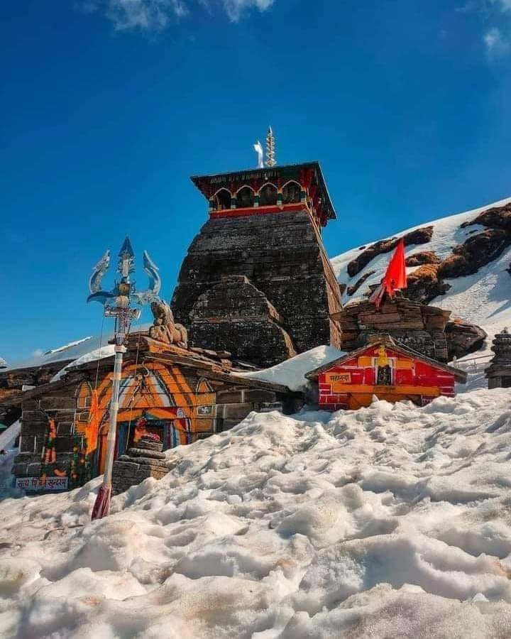 lalitapathik's tweet photo. The highest Shiva temple in the world and the highest of the five Panch Kedar temples are located in the Rudraprayag district, Uttarakhand. The Tungnath mountains form the Mandakini and Alaknanda river valleys

#himalyas #himachaltourpackages #planman #uttrakhand #himachal https://t.co/VTjNaRDS9B
