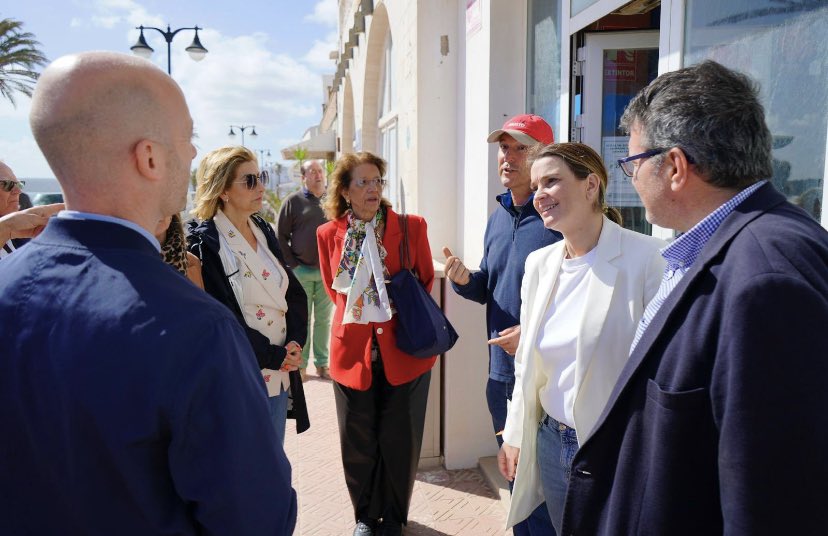 coiasu's tweet photo. Avui hem visitat els comerciants de Fornells, afectats per les obres ⚒ a l’inici de la temporada turística. https://t.co/jCet0sYh33