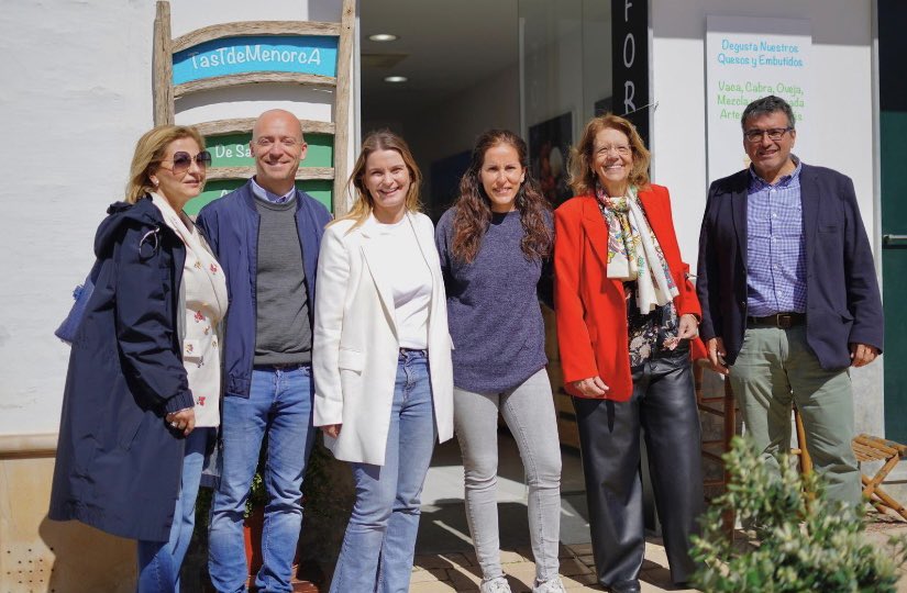 coiasu's tweet photo. Avui hem visitat els comerciants de Fornells, afectats per les obres ⚒ a l’inici de la temporada turística. https://t.co/jCet0sYh33