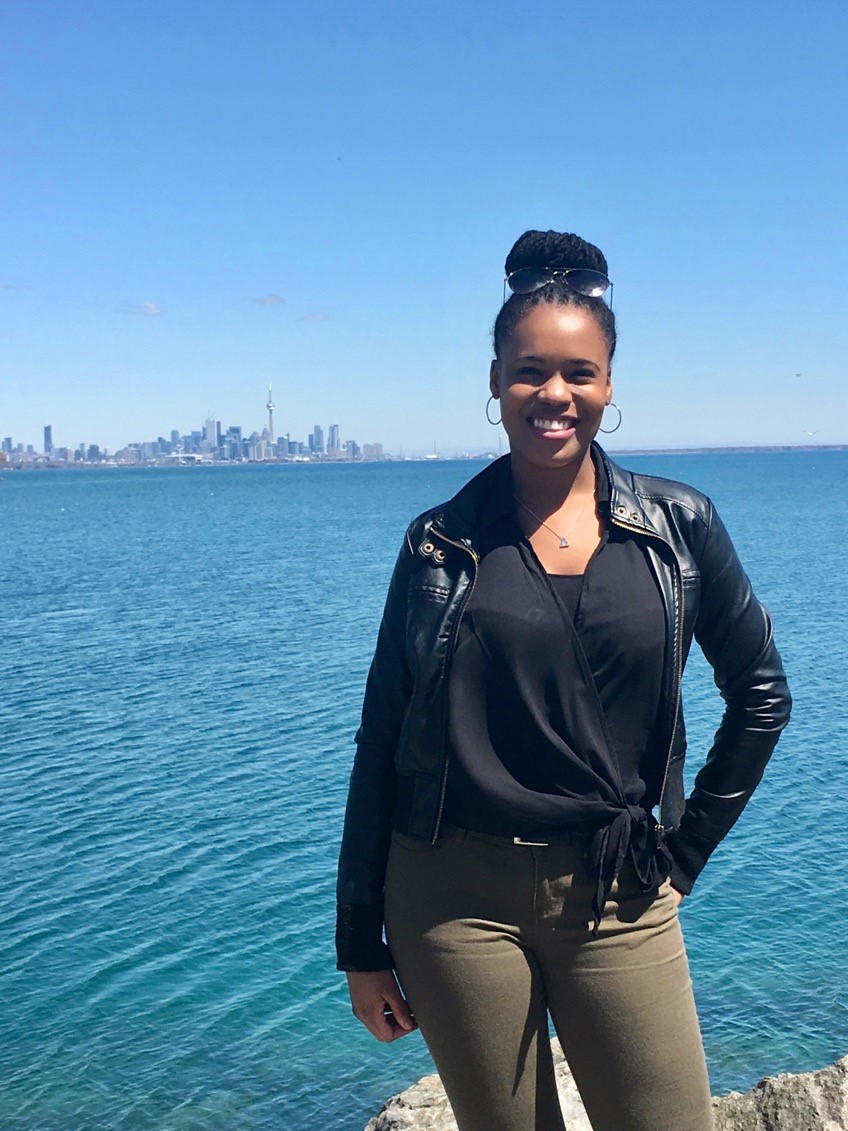 Smilejamtvj's tweet photo. Kabrena Robinson is a Jamaican Reporter in Toronto who specialises in writing about issues relating to social justice, race, ethnicity, and the Caribbean community. She zooms in to share her story for this morning's #DisaporaCheckIn. https://t.co/K9GPEuOSLQ