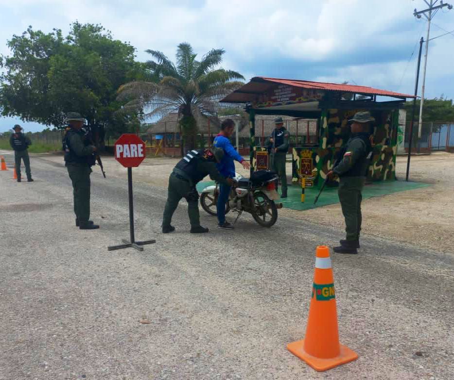 #FANB desplegada en las áreas rurales, coadyuvando con su esfuerzo al mantenimiento de orden interno de la patria ! Independencia o nada !

#SemanaMayorEnFamilia 
#EscudoBolivariano2023