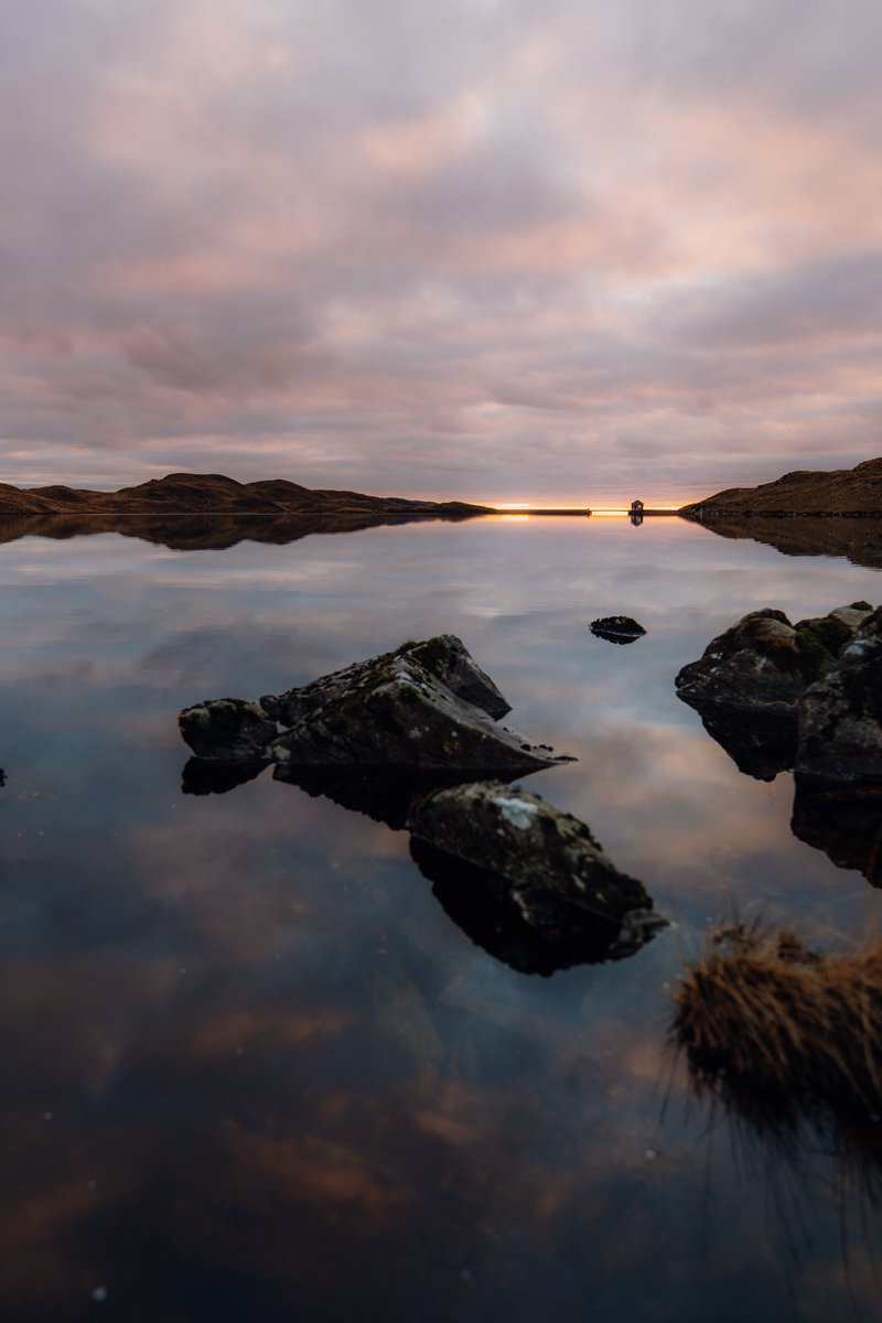 📸📍 Llynnoedd Teifi, Ceredigion Mae Llyn Teifi a’r llynnoedd eraill – Llyn Hir, Llyn Gorlan a Llyn Egnant – wedi’u cuddio ym mryniau’r Elenydd, ar lwybr anghysbell y mynachod o Abaty Ystrad Fflur 🌄 #LlwybrauCeltaidd