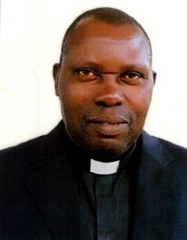 ZambaaliBulasio's tweet photo. Mukwano gwange Rev. Canon Godfrey Kasana, Bishop-elect Luweero Diocese Nkuyozayoza, Katonda akole ebyekisa https://t.co/Gn1V96Uv7u