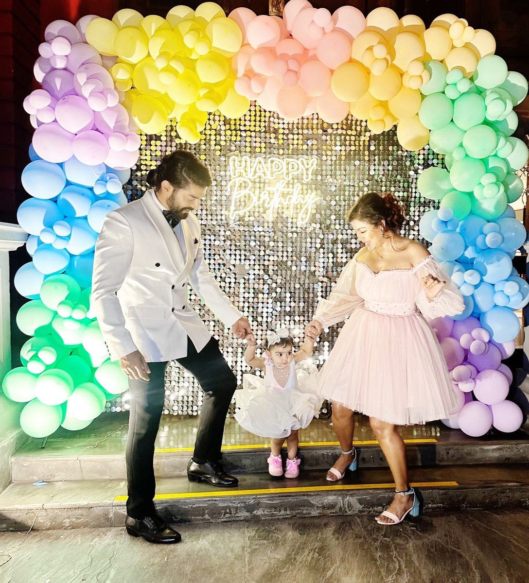 gurruchoudhary's tweet photo. Happy first birthday to my world #LiannaTurnes1 ❤️🧿 https://t.co/DN1iqahvA8