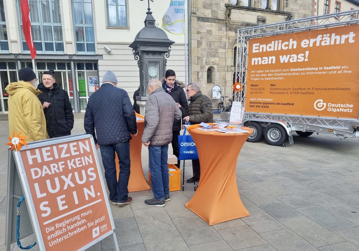 Zahlreiche Unterschriften gegen die Pläne zum #Heizungsverbot von Energieminister #Habeck haben wir am Montag in #saalfeld gesammelt. Auch die Unterzeichnung auf der Internetseite ampel-stoppen.de ist weiter möglich.