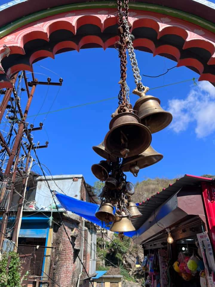 sentientones's tweet photo. I rang a bunch of bells that day
hoping that you will hear
because Goddess
residing in the blues
She knows already
what the heart desires
did the toll touch you
caused a kerkuffle perhaps
the vibes travel they tell
did you hear the bells!
#sensewords https://t.co/snQJOTkEa4