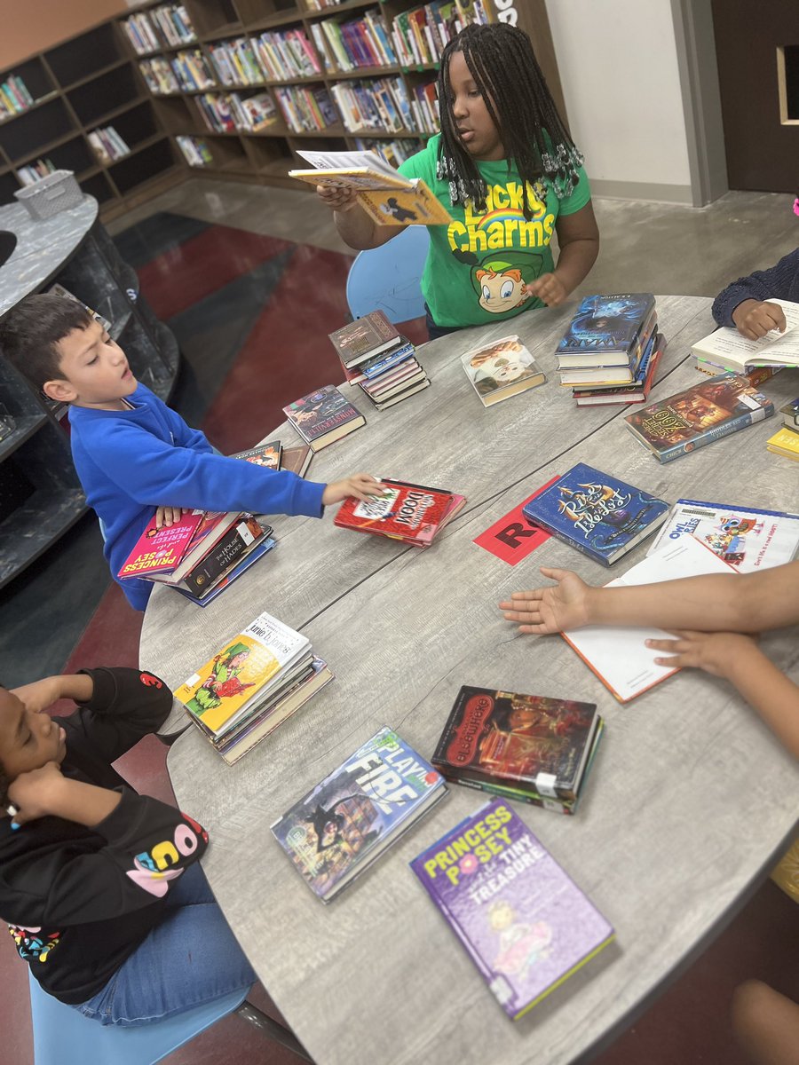 Mekayjs's tweet image. When life hands you 🍋 make lemonade! We may not have access to our technology but we’re still having fun learning about spine poetry for #NationalPoetryMonth. @mccalla_elem @JEFCOED