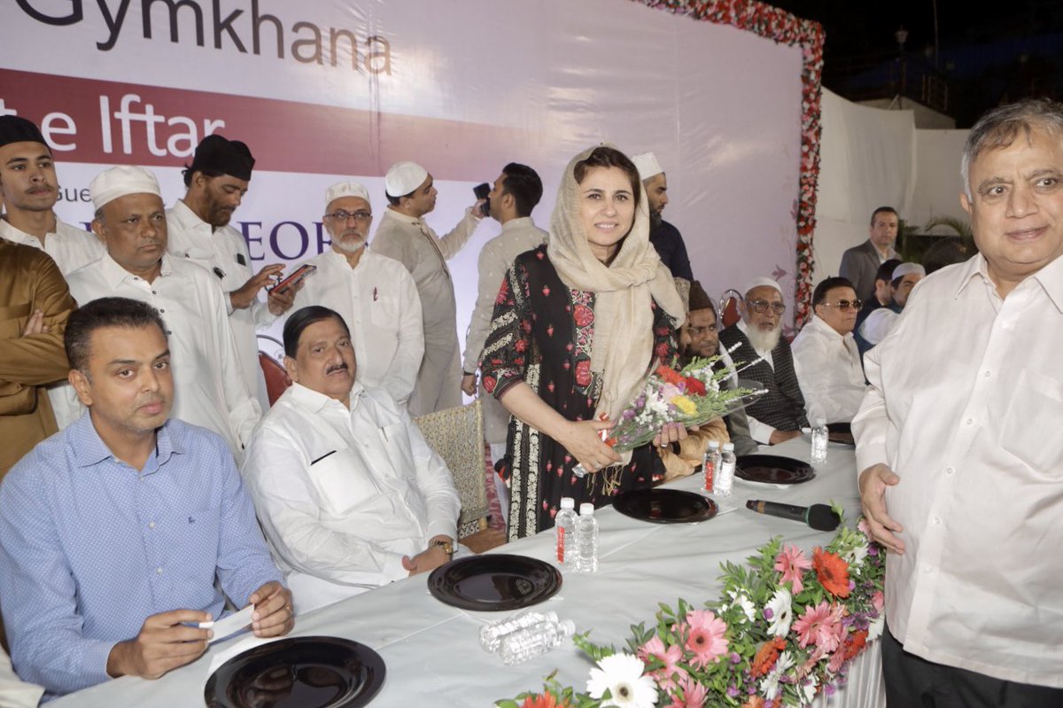 milinddeora's tweet photo. I was Chief Guest at an Iftar party organised by Mumbai’s Islam Gymkhana, where I met @ZakiaWardak, Afghanistan’s Consul General.

To be a #womaninpower whilst hailing from a country ruled by the #Taliban truly shows the power of education, resilience &amp; courage. https://t.co/6pWCpDCuzq