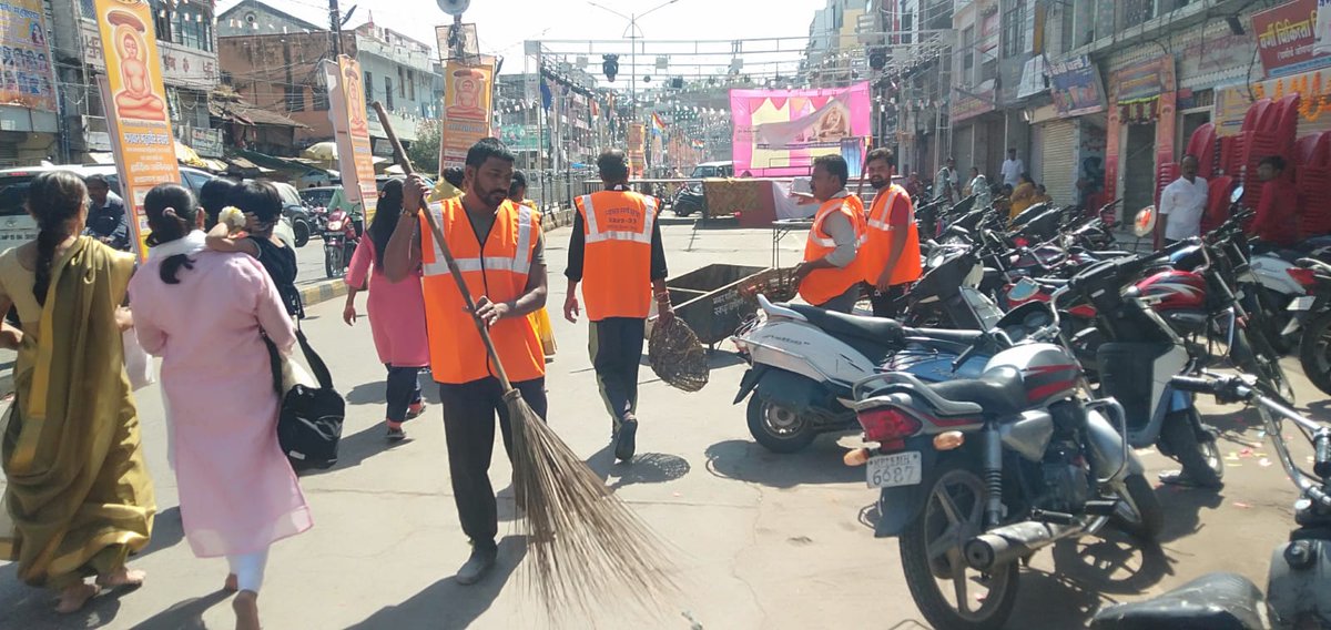 SMCsagarMP's tweet photo. स्वच्छ सर्वेक्षण 2023
शोभायात्रा उपरांत मुख्य मार्ग का सफाई कार्य...
ULB Name : Sagar Municipal Corporation
ULB Code : 802159
#SwachhSurvekshan2023
#CleanMP
#No1MP
#UADDMP
#NagarNigamSagar
#GandagiSeAazadi
#SwachhtaKaPunch
@city_sagar @projssagar https://t.co/kKrZ956ohM