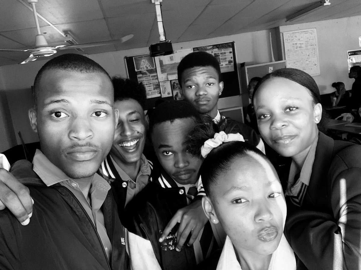 usih1e's tweet photo. chosen family!🧸 https://t.co/7hIIBFWnQv