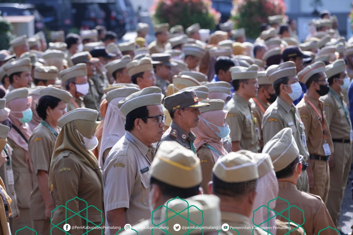 PemkabPemalang's tweet photo. Dalam apel bersama seluruh pegawai di lingkungan Setda Kabupaten Pemalang dan beberapa OPD terdekat. Senin (3/4/2023) https://t.co/HLMKbw75BQ