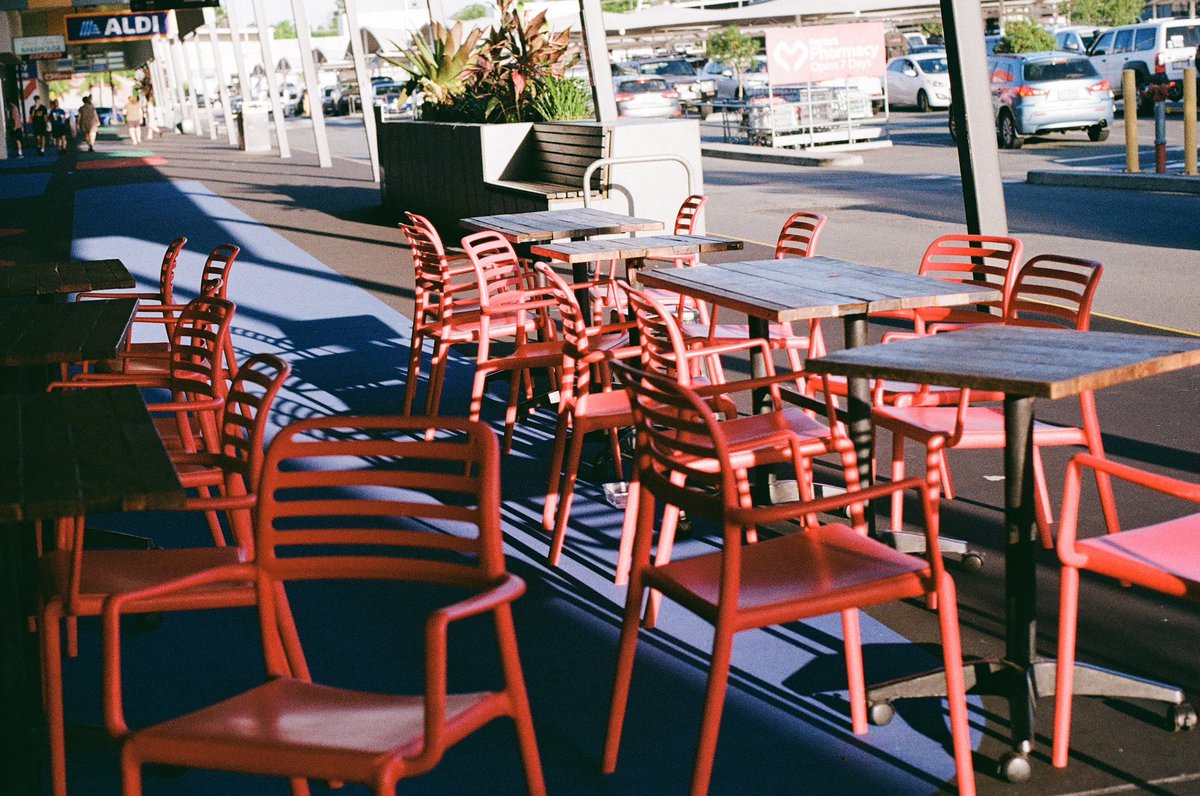 Diannesimages's tweet photo. Stay broke and shoot film. Kodak 200
#filmphotography #35mmfilm #justshootfilm #localstreets #kodak200 #35mm https://t.co/ZhTQQh82Jl