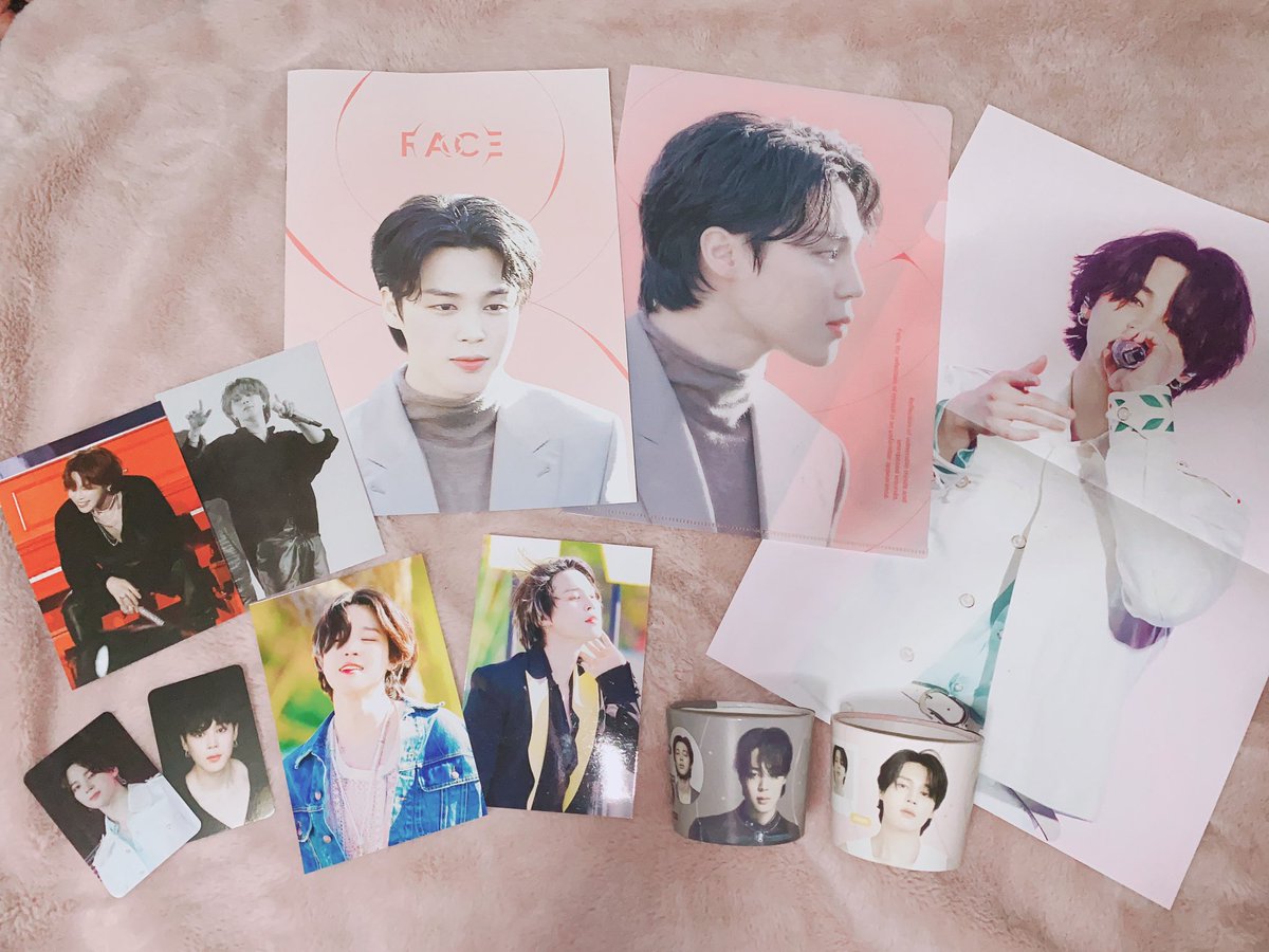 JimiJimina_ILY's tweet photo. 昨日鶴橋行って@myloverjimin 님のカプホ買ってきた 💕💕
特典いっぱいでびっくりしちゃった
ジミンさんいっぱいでめちゃくちゃ幸でした 🥹💗

#지민아솔로데뷔축하해
#Celebrate_JIMINSOLO
#지민이의첫솔로를응원해
#FACECAFE https://t.co/87n0O1FInC