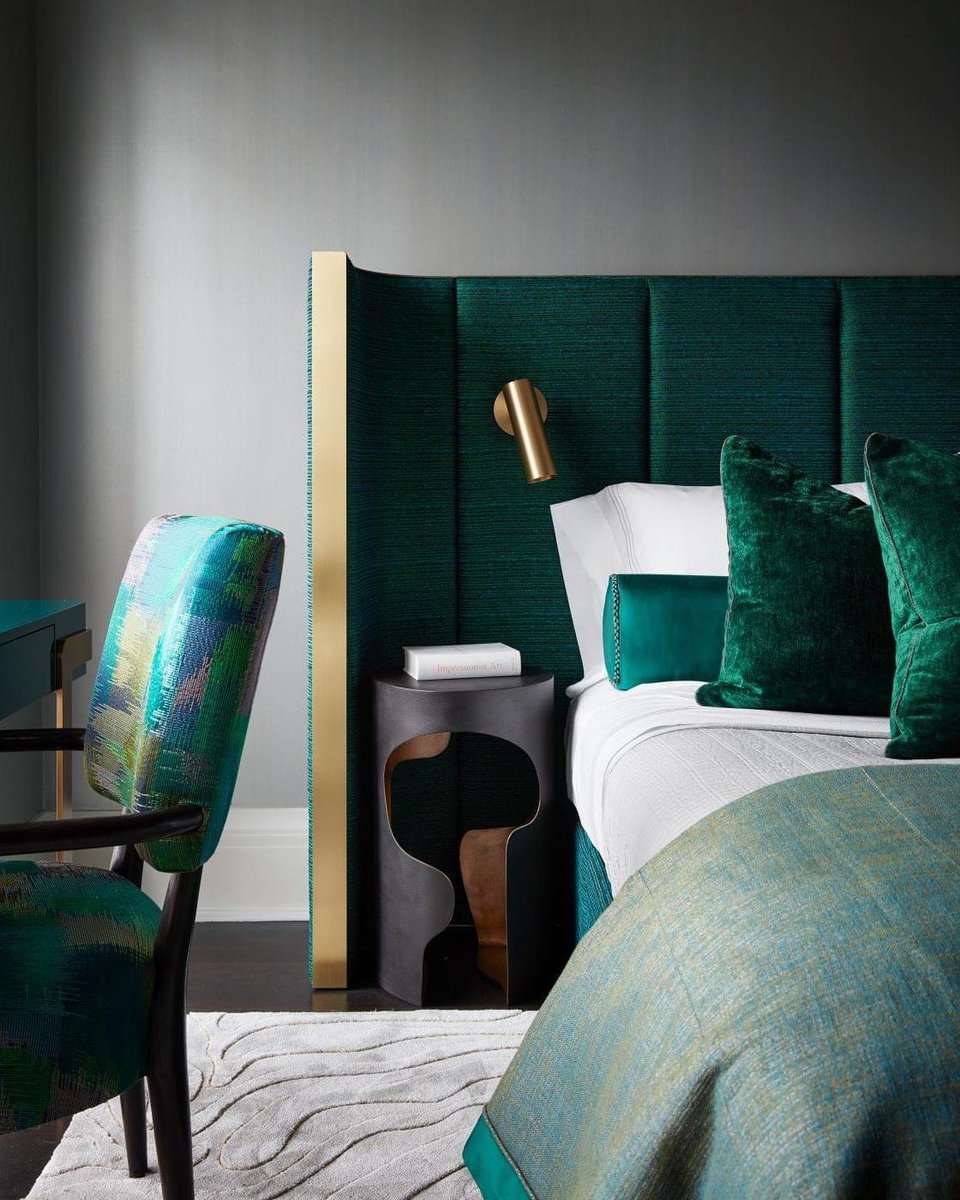 abode_above's tweet photo. FOR YOUR INSPIRATION
Today I want to spotlight this gorgeous design inspiration! Enjoy courtesy of @frescointeriorsdesigngroup! Loving this cozy green bed design! 💚 Who says you need to sacrifice style for comfort? 🤩 https://t.co/pSBK7ZlOly