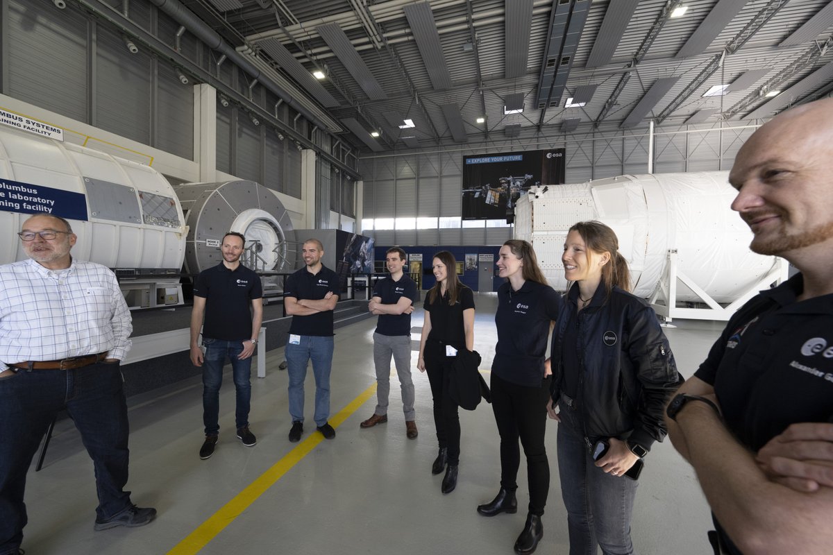 esa's tweet photo. 📷 A warm welcome to our newest colleagues and aspiring astronauts who just arrived at our European Astronaut Centre in Cologne today. All are set to start their year-long basic astronaut training. More pics 👉 https://t.co/Cu86azCdGG 

Stay tuned! #ESAastro2022 https://t.co/JdAs6Ysr9a