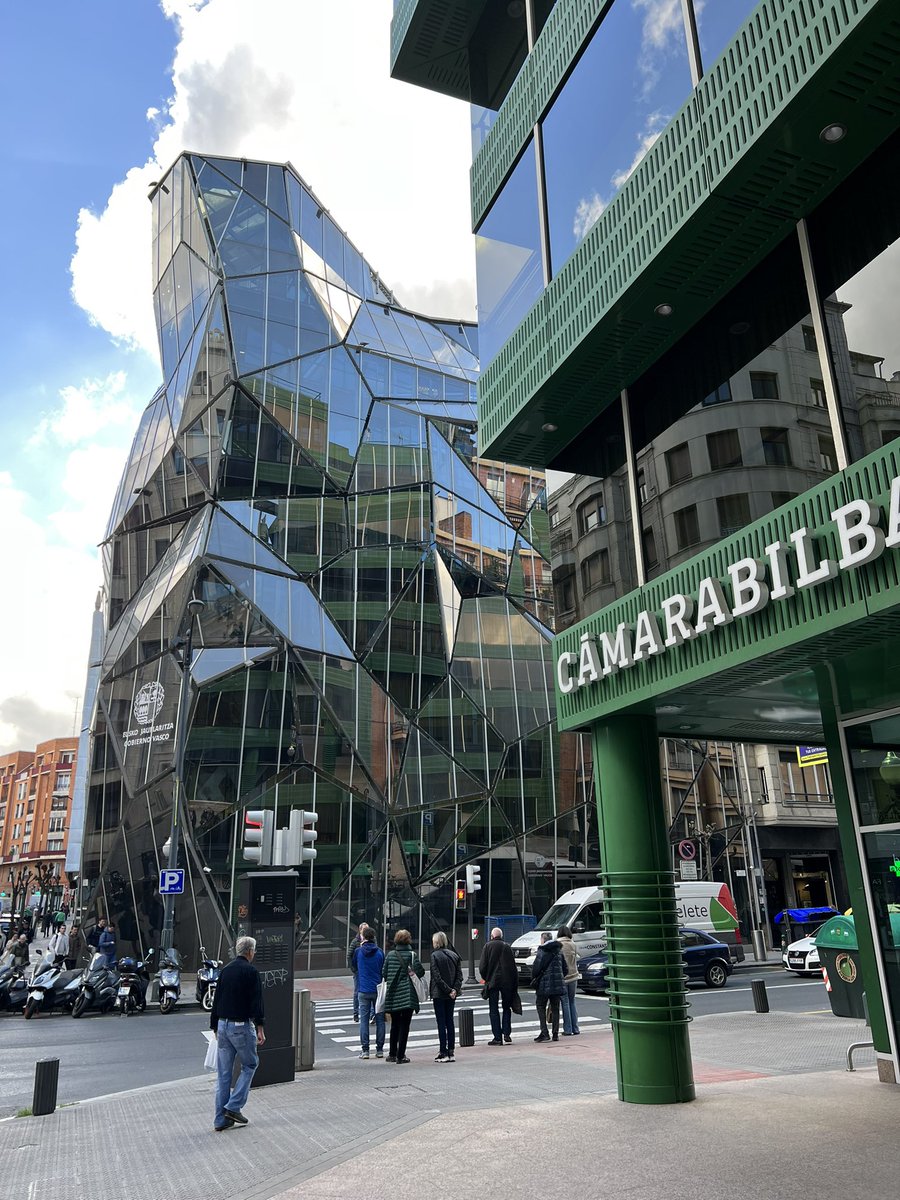 El mejor regalo por el 70 cumpleaños. Dar una clase real para que nos ayuden con el #marketing de <a href="/AsociacionAUVE/">AUVE</a> #AUVEmkt