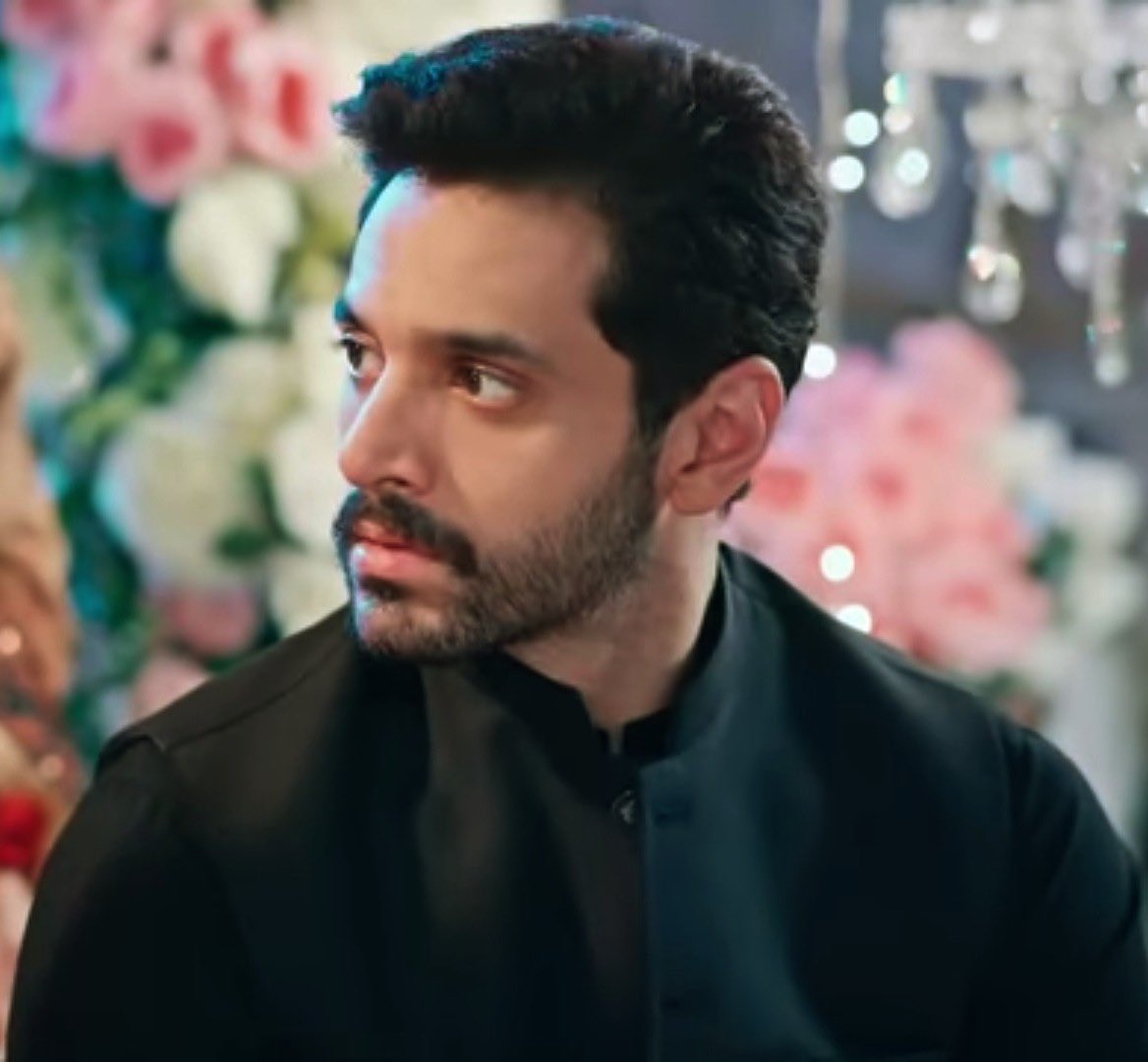 RiverPhiNicks13's tweet photo. When you realized it’s Monday again ☹️☹️ #WahajAli #TereBin #mujhepyaarhuatha #SaadDay https://t.co/fSs0x7YIkf