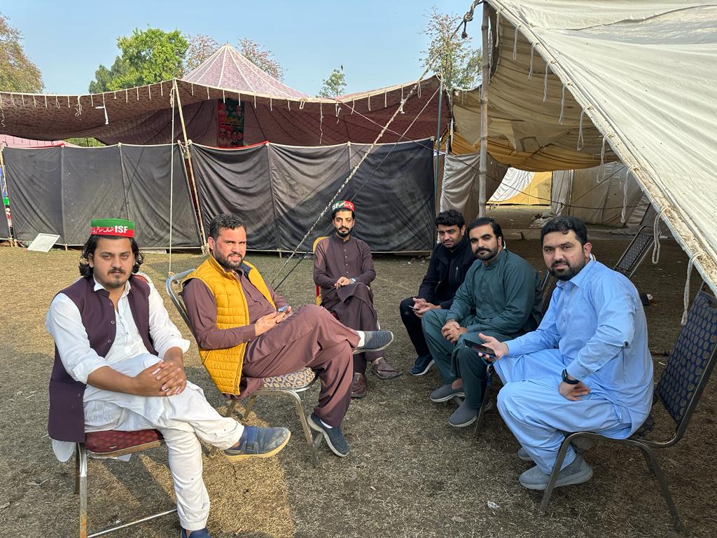 RizwanB123's tweet photo. مرشد کے رہائش گاہ زمان پارک لاہور میں https://t.co/Clr8HD2ODC