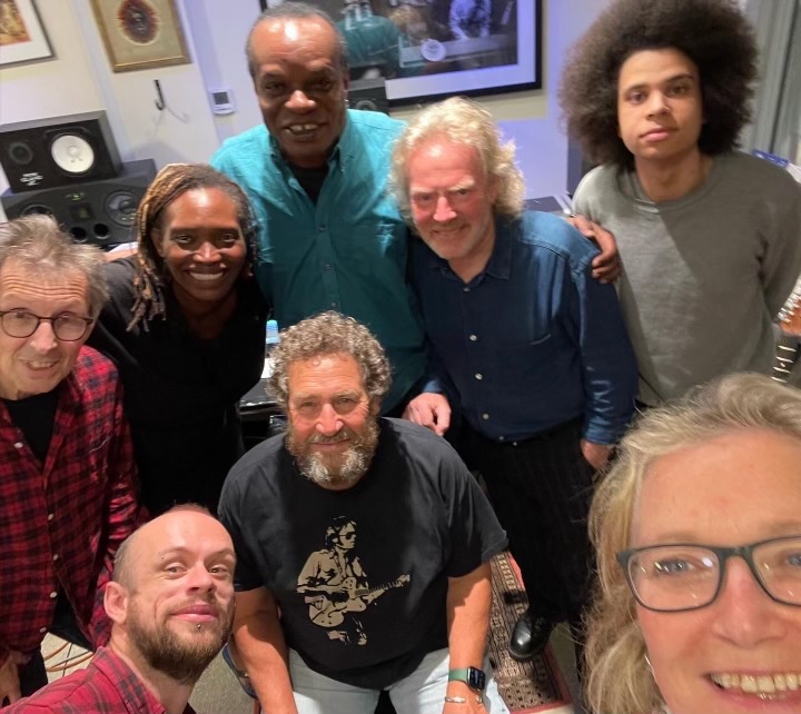 regmeuross's tweet photo. Feels good to get the Stolen From God show on the road. Thanks all who came to Bristol last night.
I spent wonderful times @MillFarmDorset with @JALIFILY @CohenKilcoyne @jazgayle @roydodds @tomjoblingpro @KatieWhitehous_ recording #teamwork 
CD/DOWNLOADS https://t.co/S00KcRPA24 https://t.co/hI9obXLqLi
