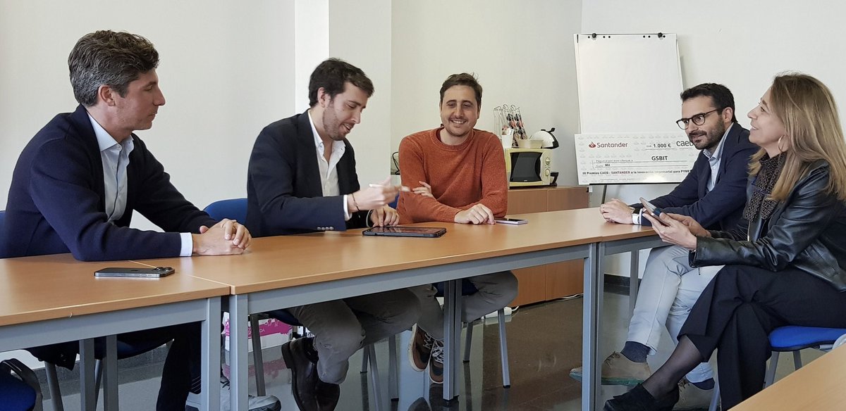 CAEB's tweet photo. Los representantes de @AjeBalears @Gorijaume y @yoannblanc firman un acuerdo con la asociación de empresas tecnológicas @GsBitBalear para fomentar la #innovación con el objetivo de mejorar la #productividad del tejido empresarial balear

➕ Info 👉 https://t.co/NFRHlyvEnZ https://t.co/ytkJKoBzW8