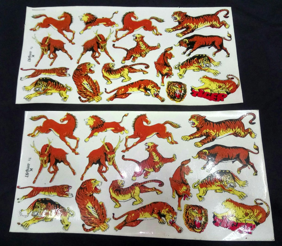 WRSTORE_'s tweet image. Sticker tattoo temporer. Stok lama dari dekade 80-an. Masih baru.

Tatonya masih bisa ditempel.

Panjang 31 cm. Lebar 16 cm.

Per lembar Rp20.000.

🐯

#WRStore #StikerTato #TattooSticker #80s