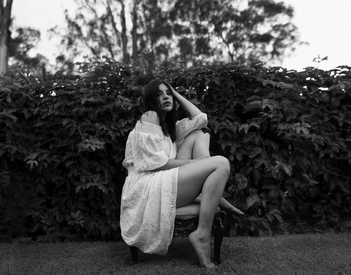 tealeav3s's tweet photo. ✨trying to be a photographer✨ vs now I'm trying to ✨be✨ https://t.co/vbQTmDdAkx