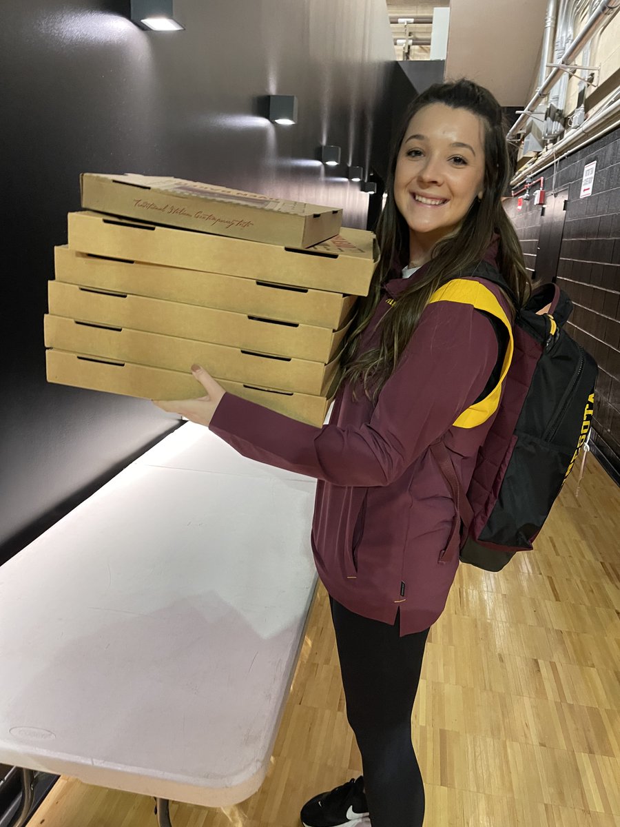 fuelingvictory's tweet photo. #GatoradeSNIP update: Shannon Kelly 💥
Shannon is the @gppartner SNIP fellow working at Minnesota w/ the MBB team under Tommy Jensen. She's worked closely with the team, teaching the importance of pre/post practice fueling & hydration
Keep #FuelingVictory, Shannon! https://t.co/Jaa4IE6rZL