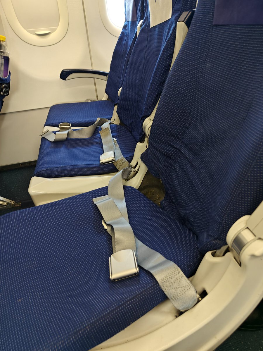 raja_chella's tweet photo. IndiGo @IndiGo6E what's happening with your service? You ask us to pay more for aisle seats but are we paying more for Broken seats?? #flight6e5028 https://t.co/FLSl1lbM5M