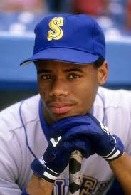 JulioGabrielRB's tweet photo. ¿Sabían que Omar Vizquel y Ken Griffey debutaron en #MLB ⚾, el mismo día y con el mismo equipo? 
#OpeningDay 3 de abril de 1989 con los Seattle Marineros en Oakland.
Omar en el shortstop y el Junior en el jardín central. Luego entre los dos, coleccionaron 21 "Guantes de Oro". https://t.co/oCfuIQqgd3