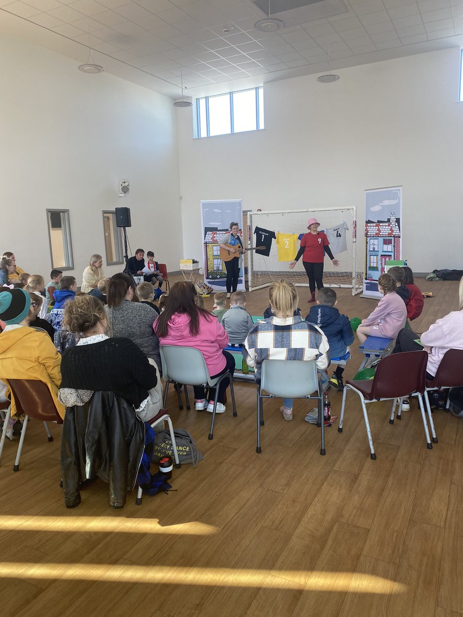 we_make_culture's tweet image. The 1st ever showing of @Cultural_Spring #Bitesize #SweetCaroline is done &amp;amp; it was SO FUN❤️

Thanks to the audience at @HettonPrimary who sang &amp;amp; scored goals! Lush to see some of the girls from our music sessions there, too! 🎵

Next up: TMRW @ Washington Millennium Ctre, 11am